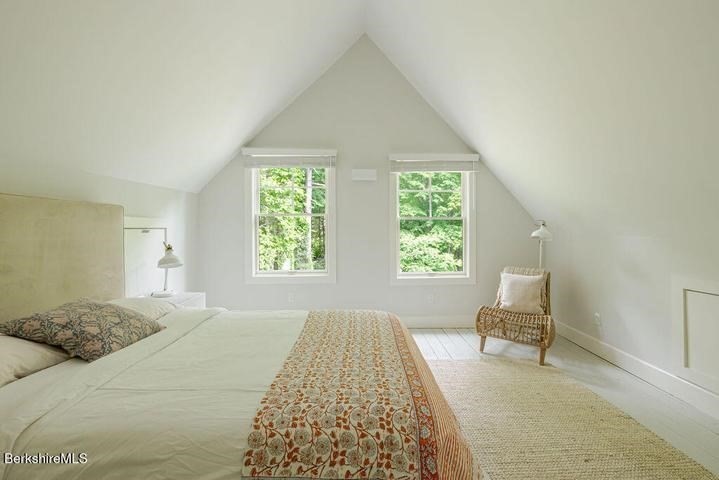10 Berkshire Heights Property Photo 31