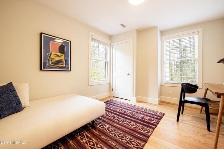 10 Berkshire Heights Property Photo 32