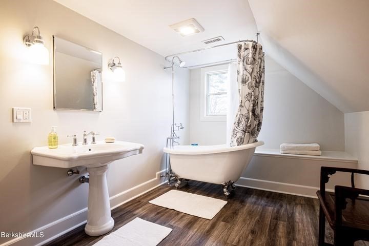 10 Berkshire Heights Property Photo 36