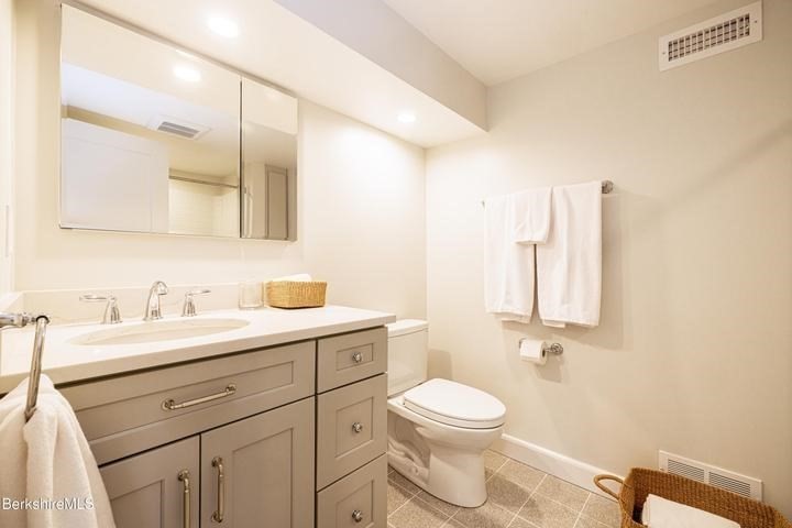 10 Berkshire Heights Property Photo 38