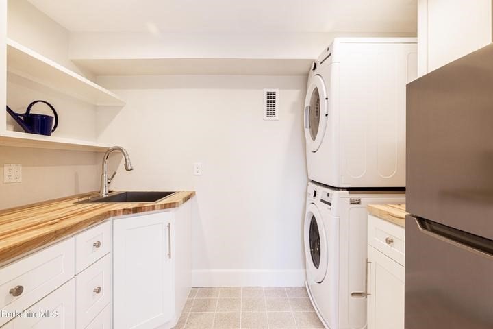 10 Berkshire Heights Property Photo 39