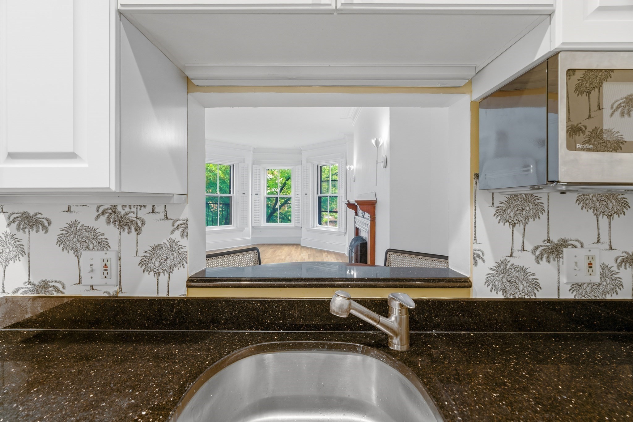 302 Commonwealth Ave # C Property Photo 8