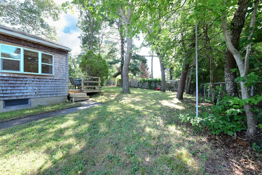 27 Lake Dr Property Photo 2