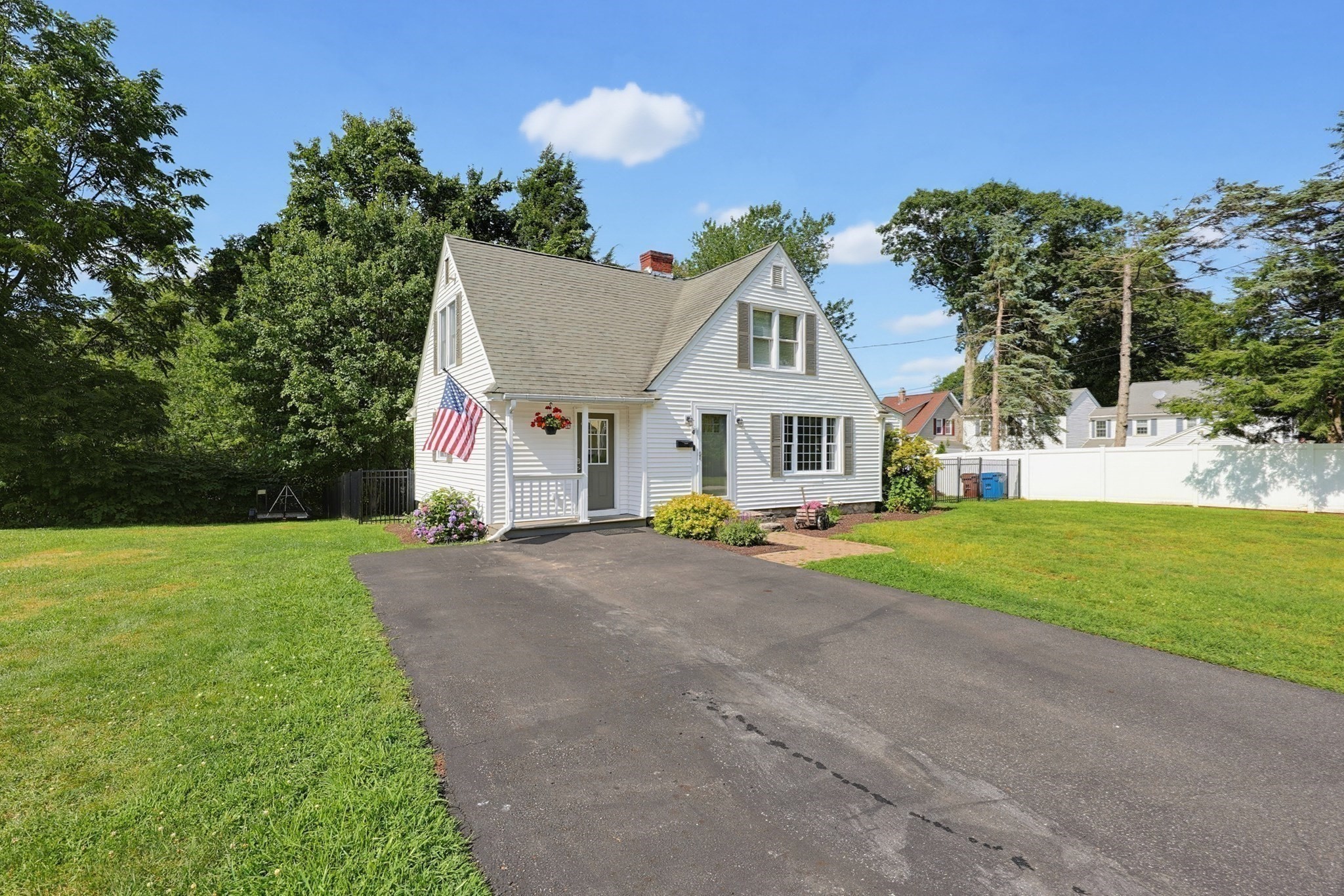 4 Loring St Property Photo 1