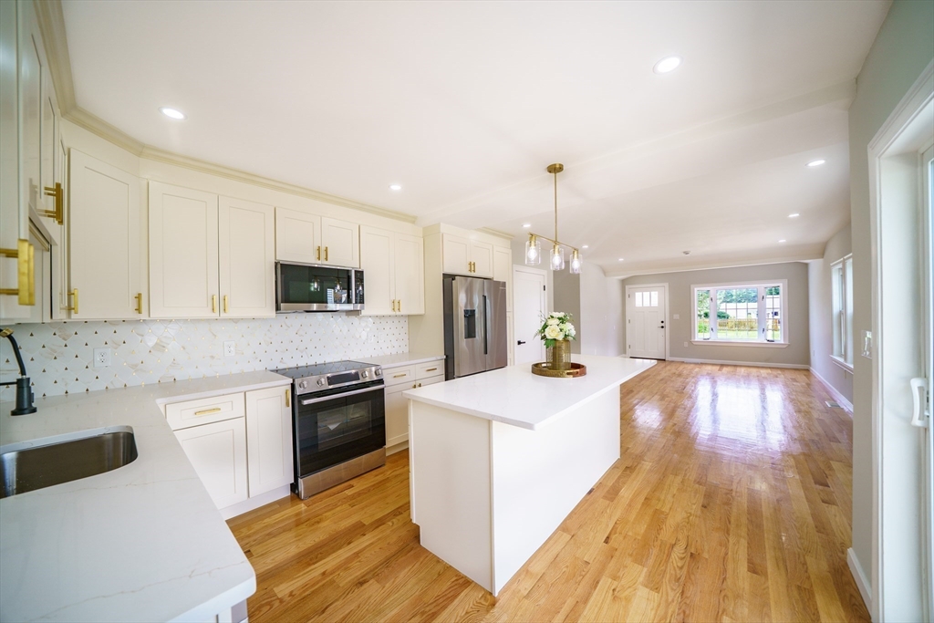 124 Magoun Ave Property Photo 3