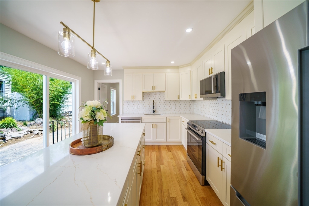 124 Magoun Ave Property Photo 4