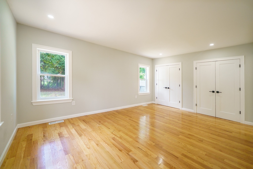 124 Magoun Ave Property Photo 12