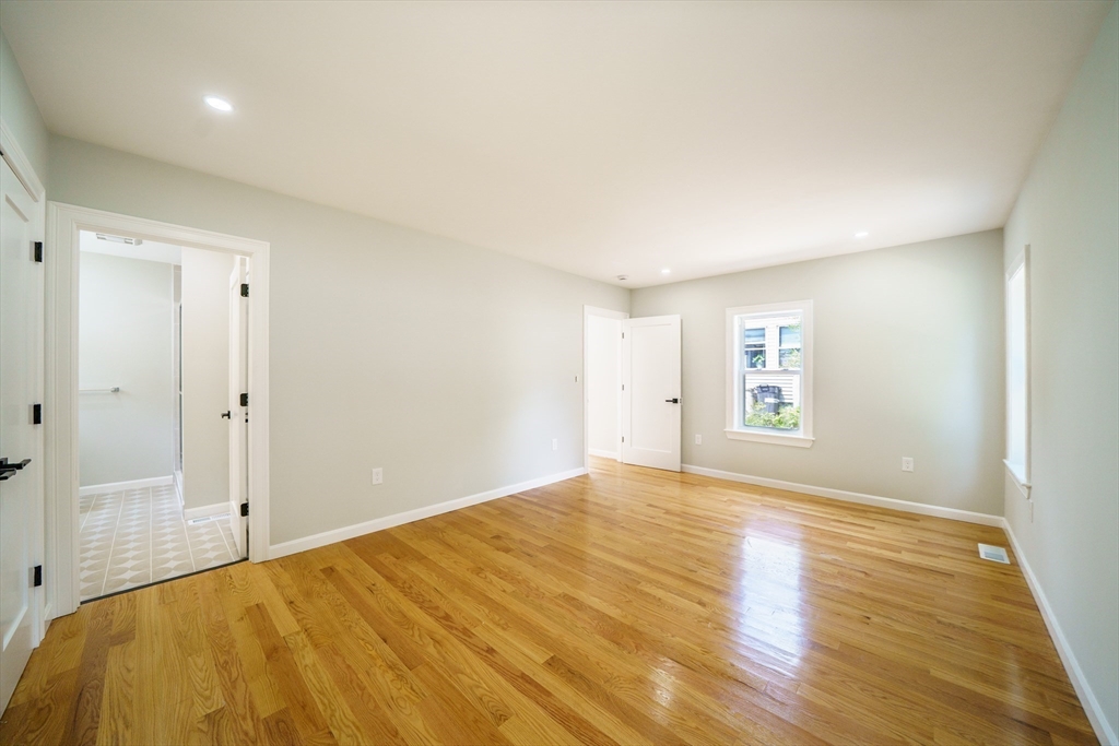 124 Magoun Ave Property Photo 17