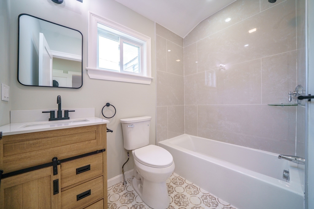 124 Magoun Ave Property Photo 18