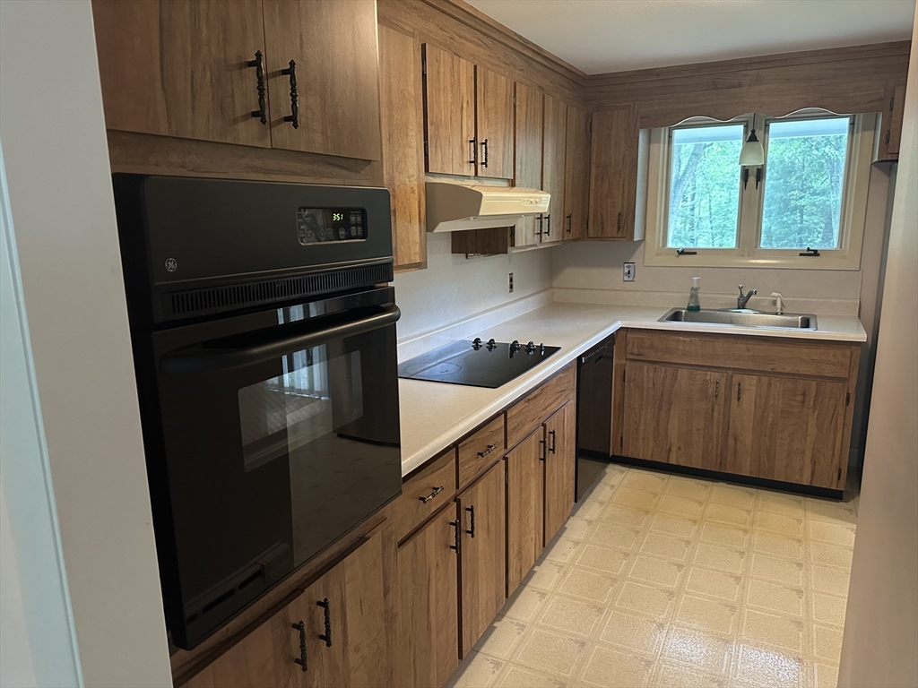 27 Brook St Property Photo 13