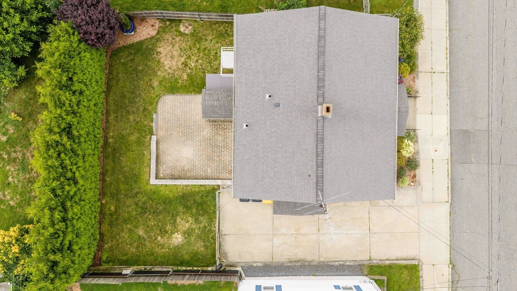 541 Woodman St Property Photo 8