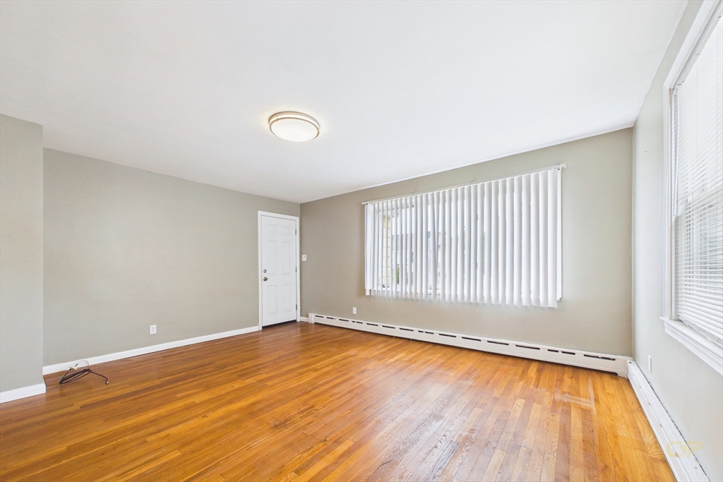 541 Woodman St Property Photo 9