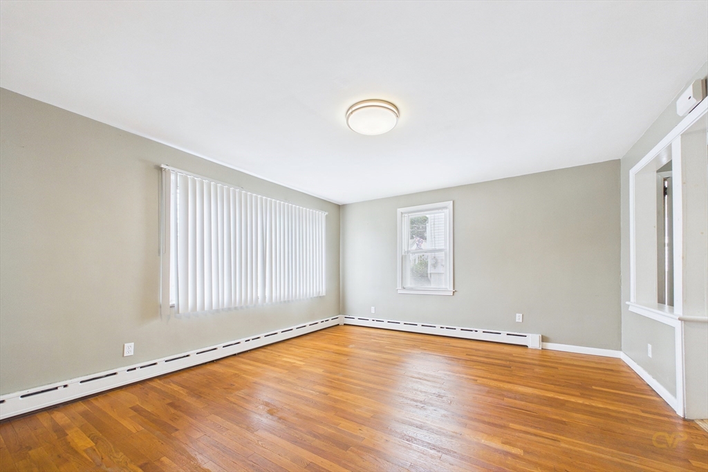 541 Woodman St Property Photo 10