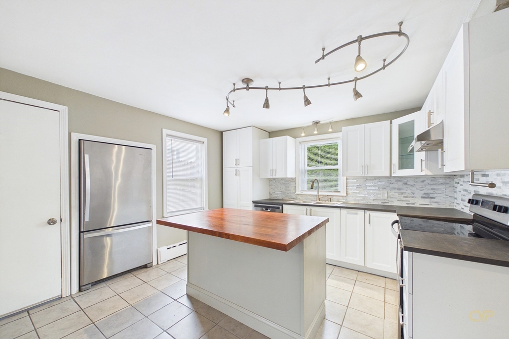 541 Woodman St Property Photo 12