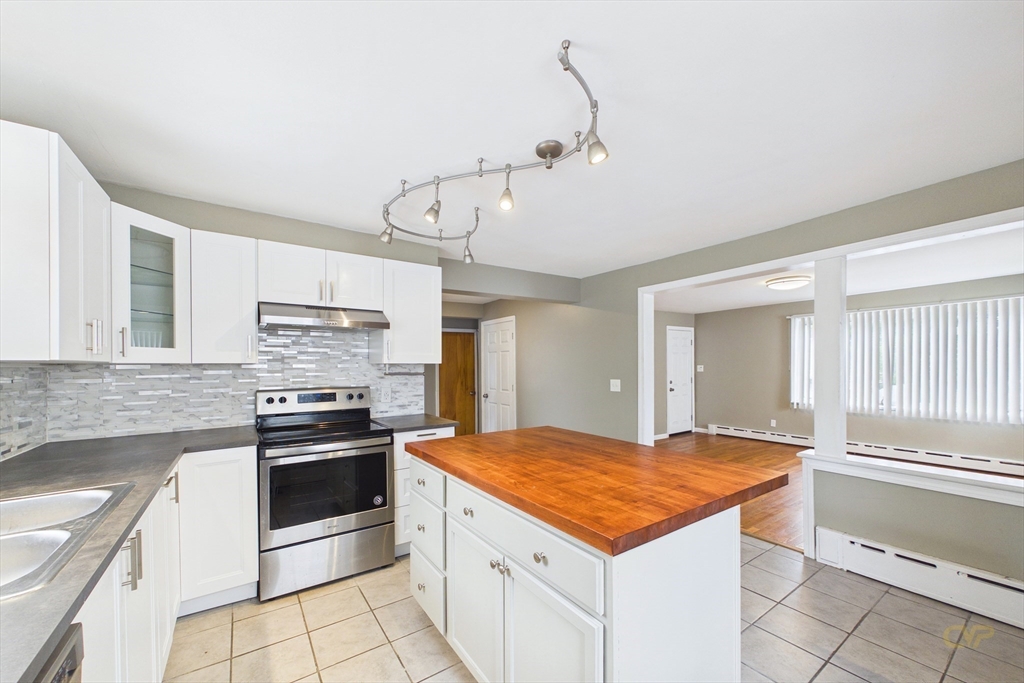 541 Woodman St Property Photo 13