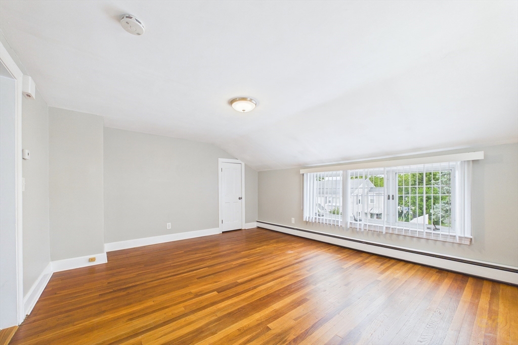 541 Woodman St Property Photo 22