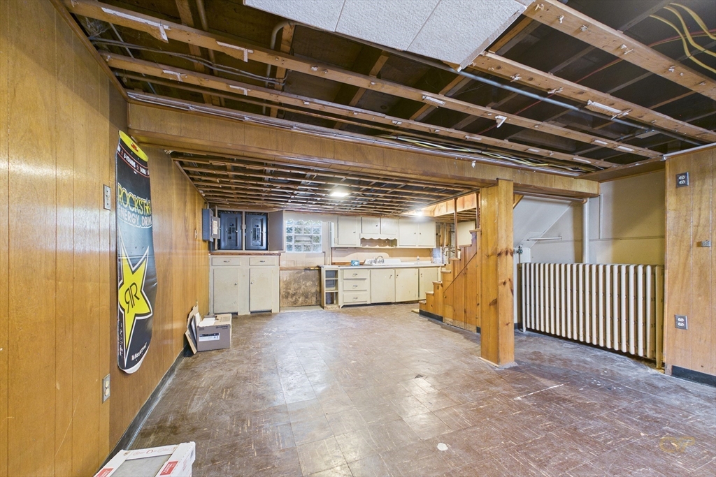541 Woodman St Property Photo 38