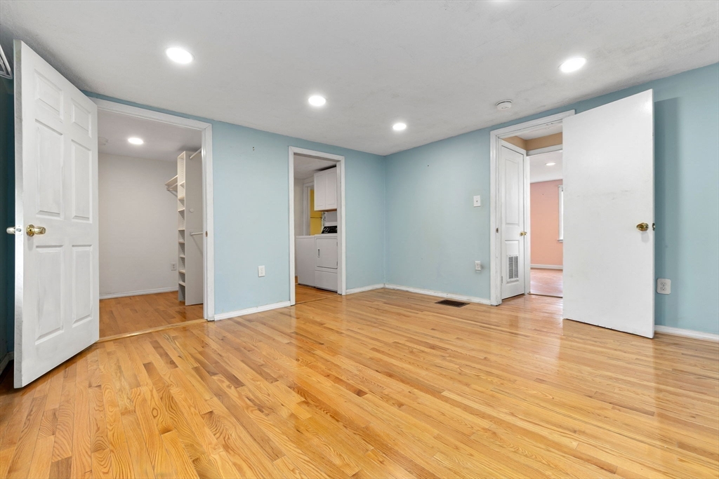 31 Vincent Property Photo 5