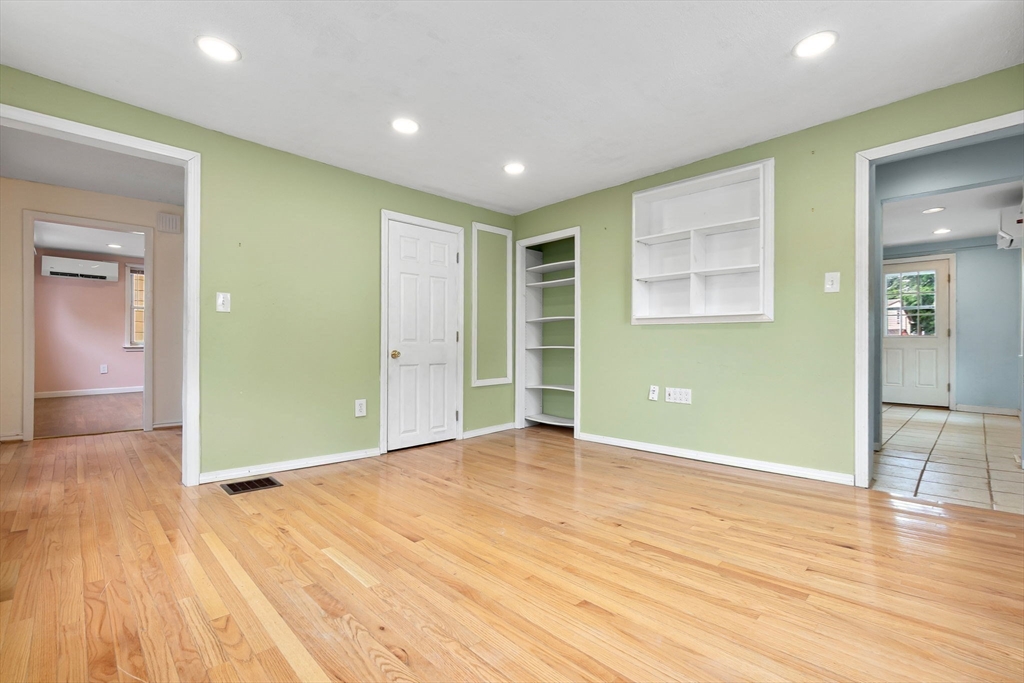 31 Vincent Property Photo 14