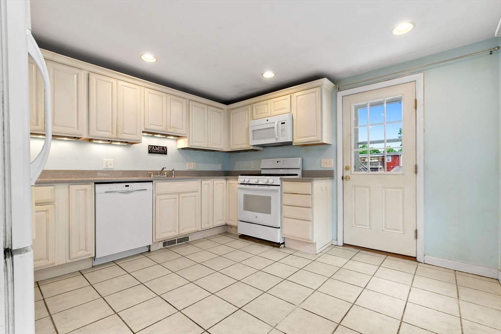 31 Vincent Property Photo 15