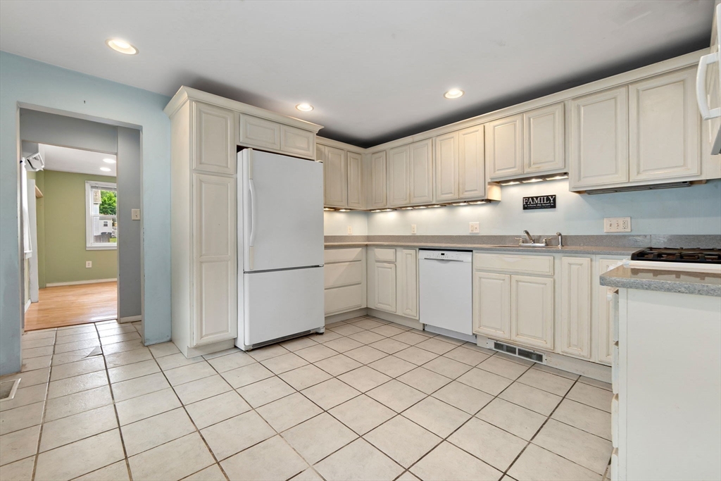 31 Vincent Property Photo 16