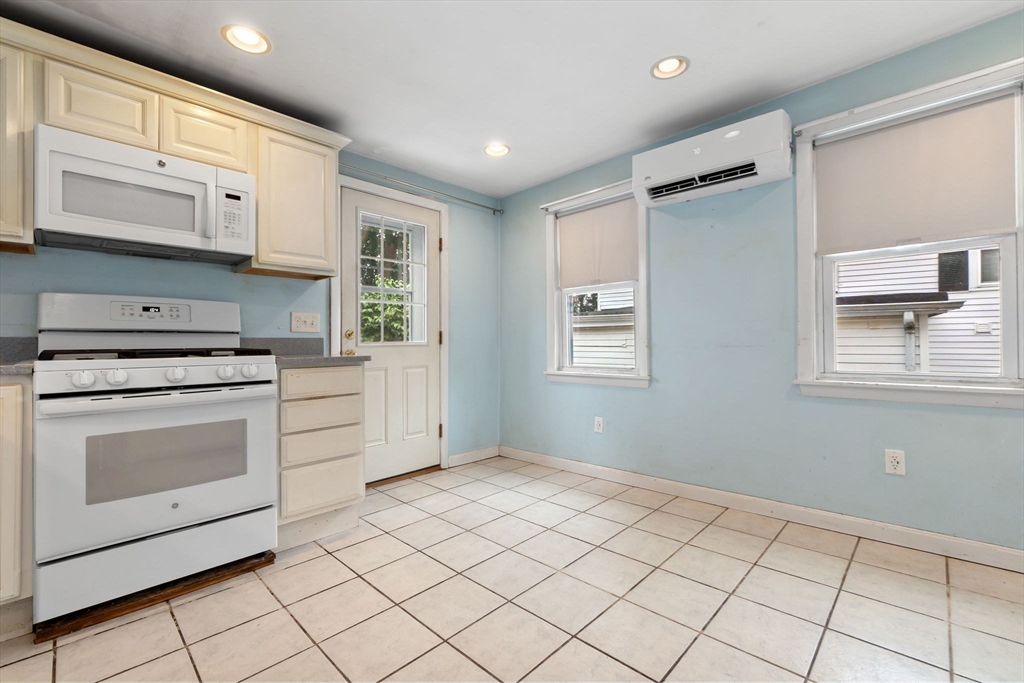 31 Vincent Property Photo 18