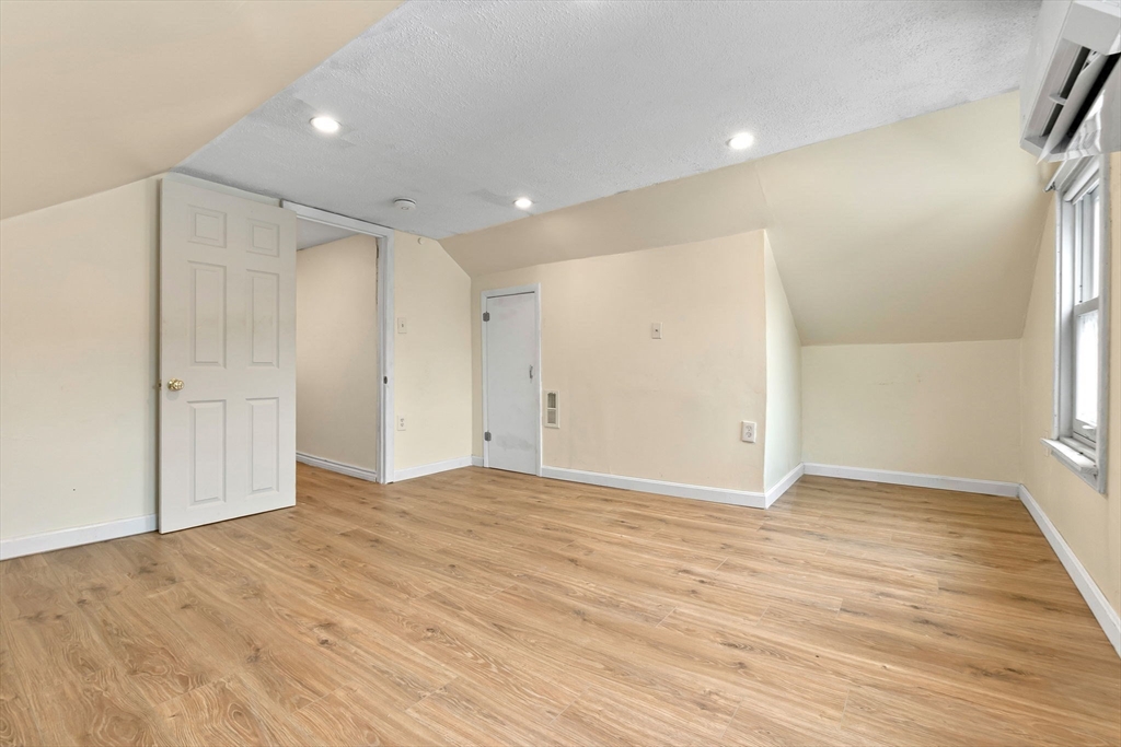 31 Vincent Property Photo 22