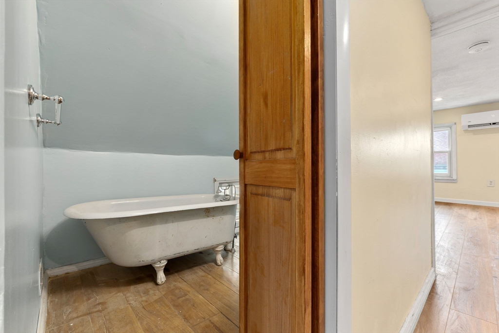 31 Vincent Property Photo 24