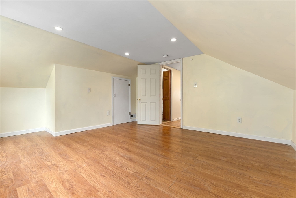 31 Vincent Property Photo 27