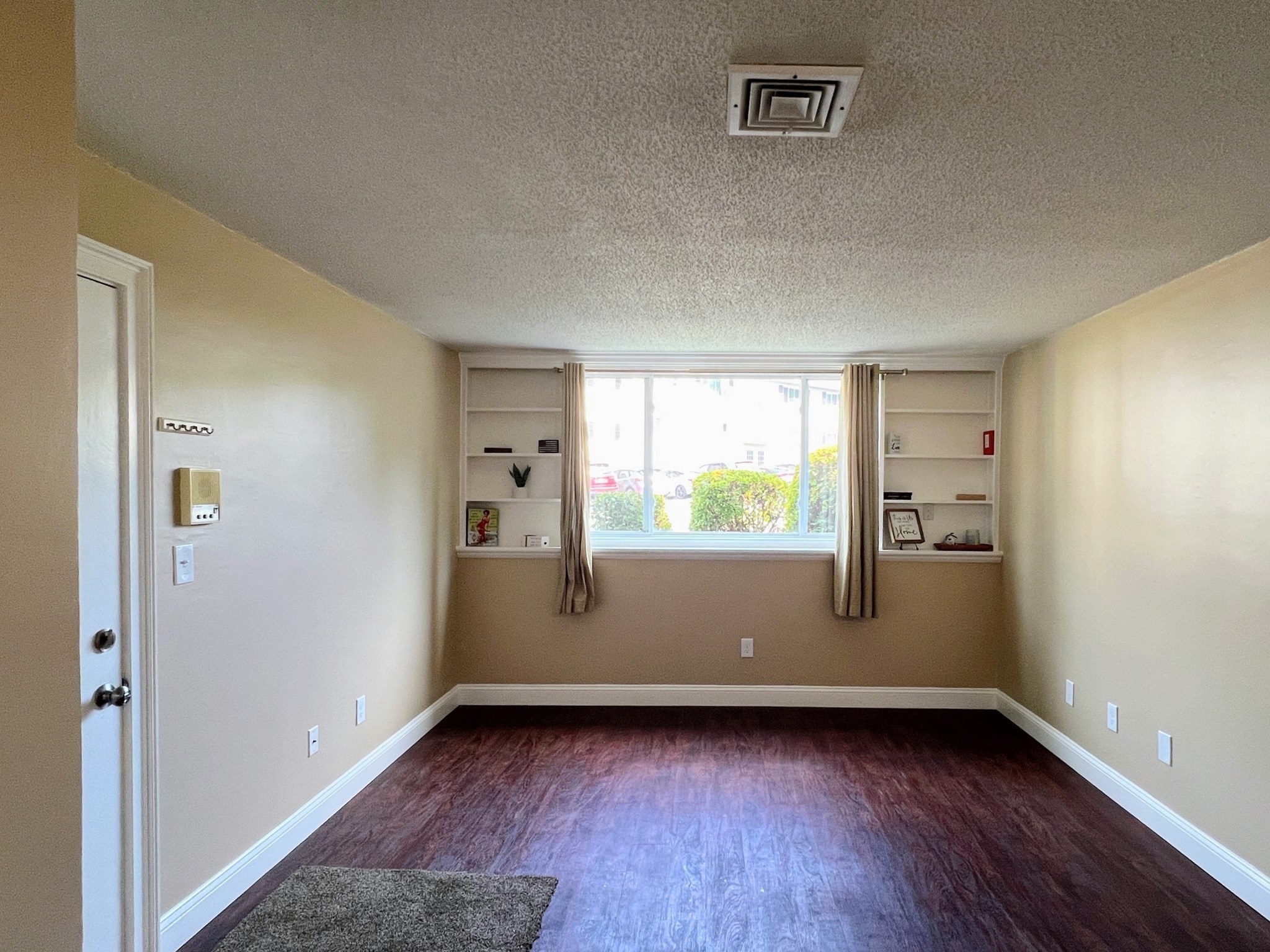 5455 N Main St # 4a Property Photo 6