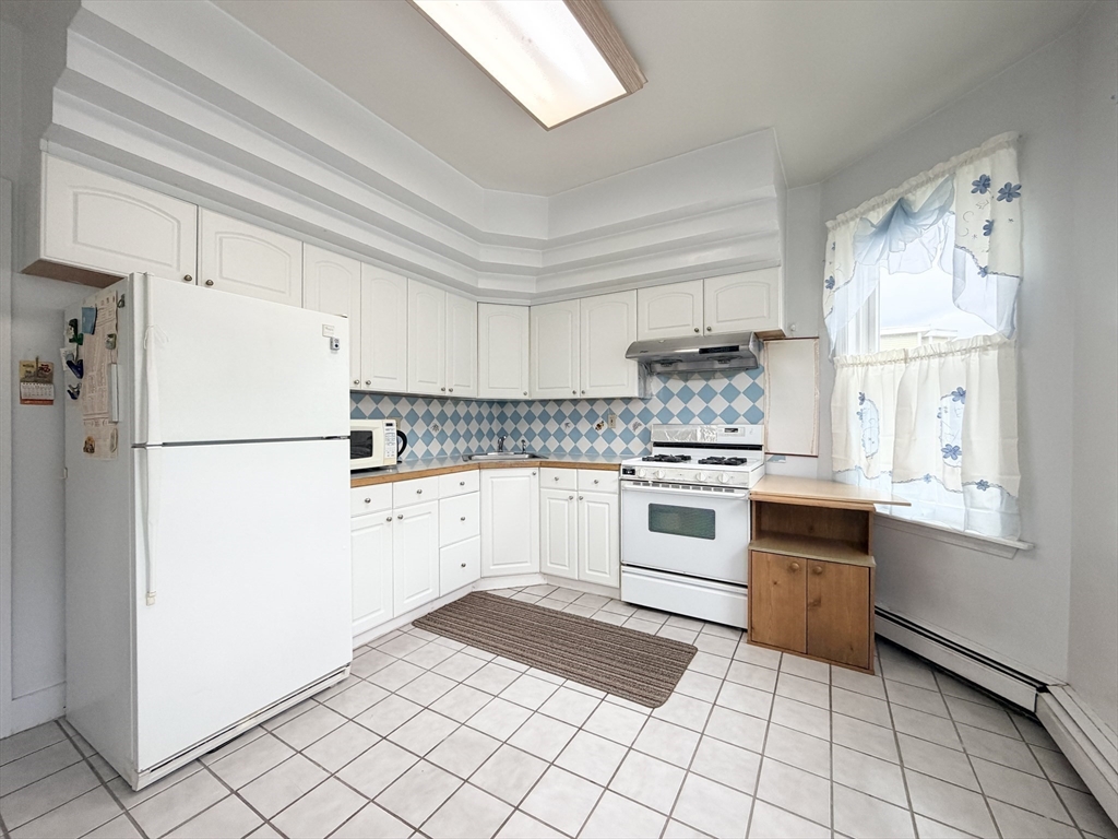 56 Lincoln St Property Photo 4