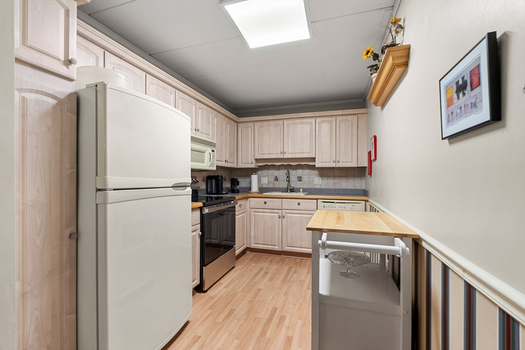 137 Franklin # 203 Property Photo 5