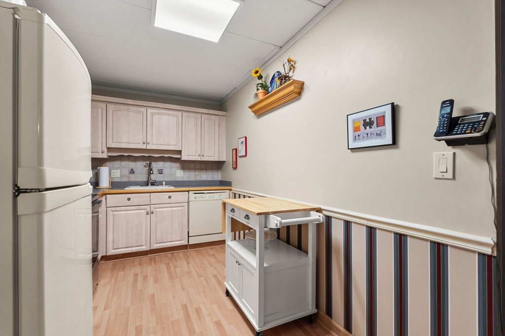 137 Franklin # 203 Property Photo 6