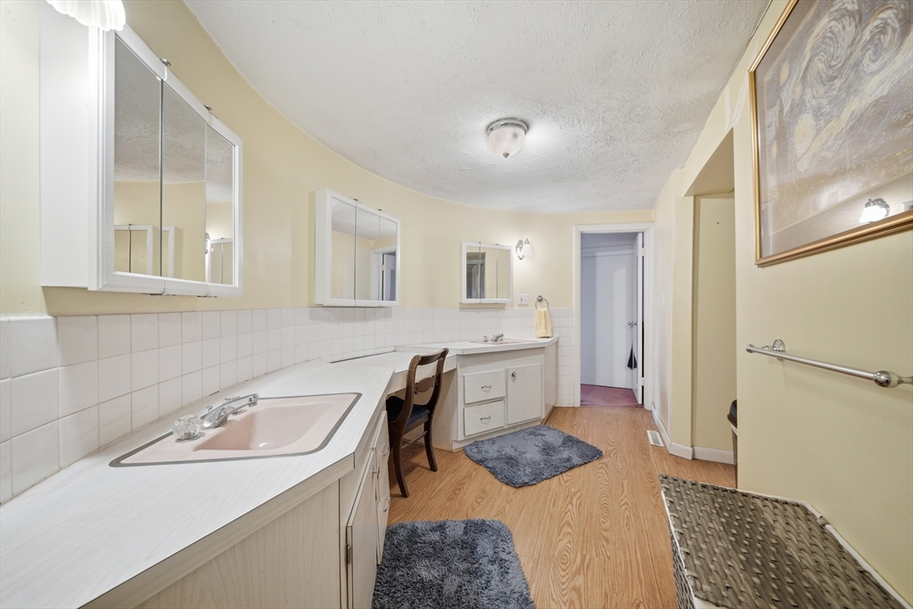 218 Stedman St Property Photo 15
