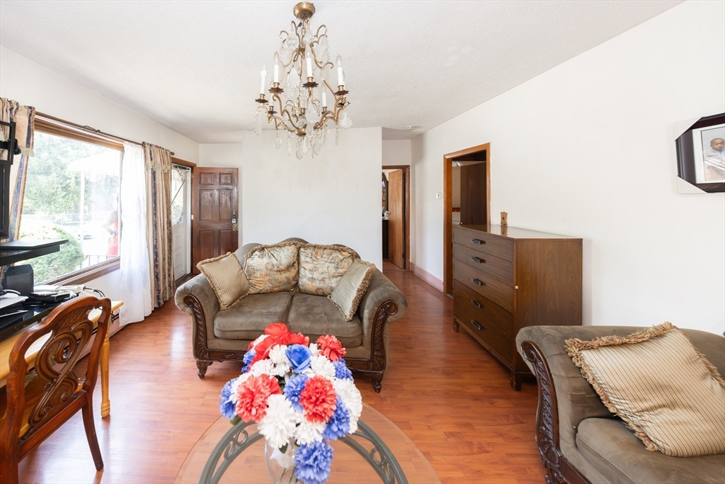 65 Beattie St Property Photo 4