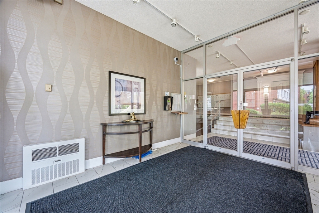 20 Hammond Pond Pkwy # 506 Property Photo 4