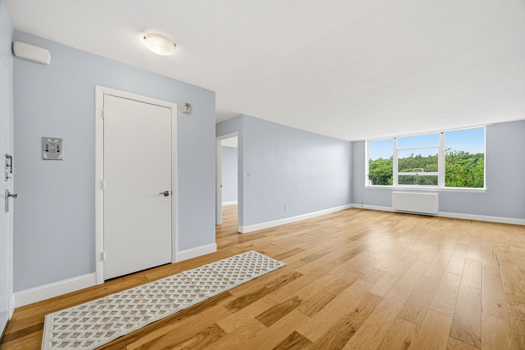 20 Hammond Pond Pkwy # 506 Property Photo 12