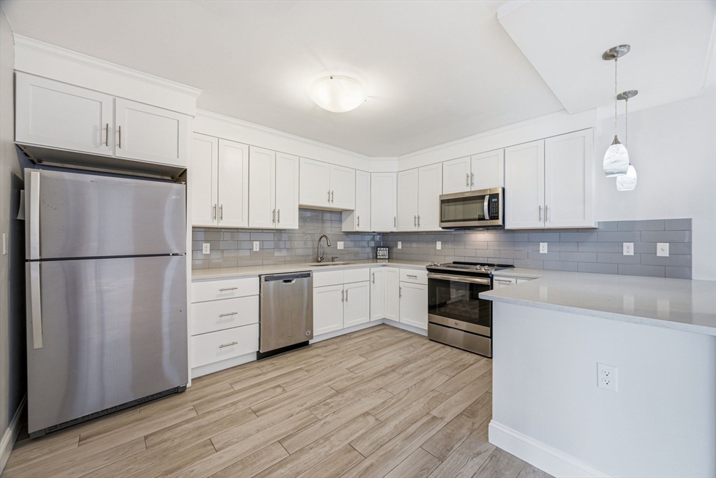 20 Hammond Pond Pkwy # 506 Property Photo 15