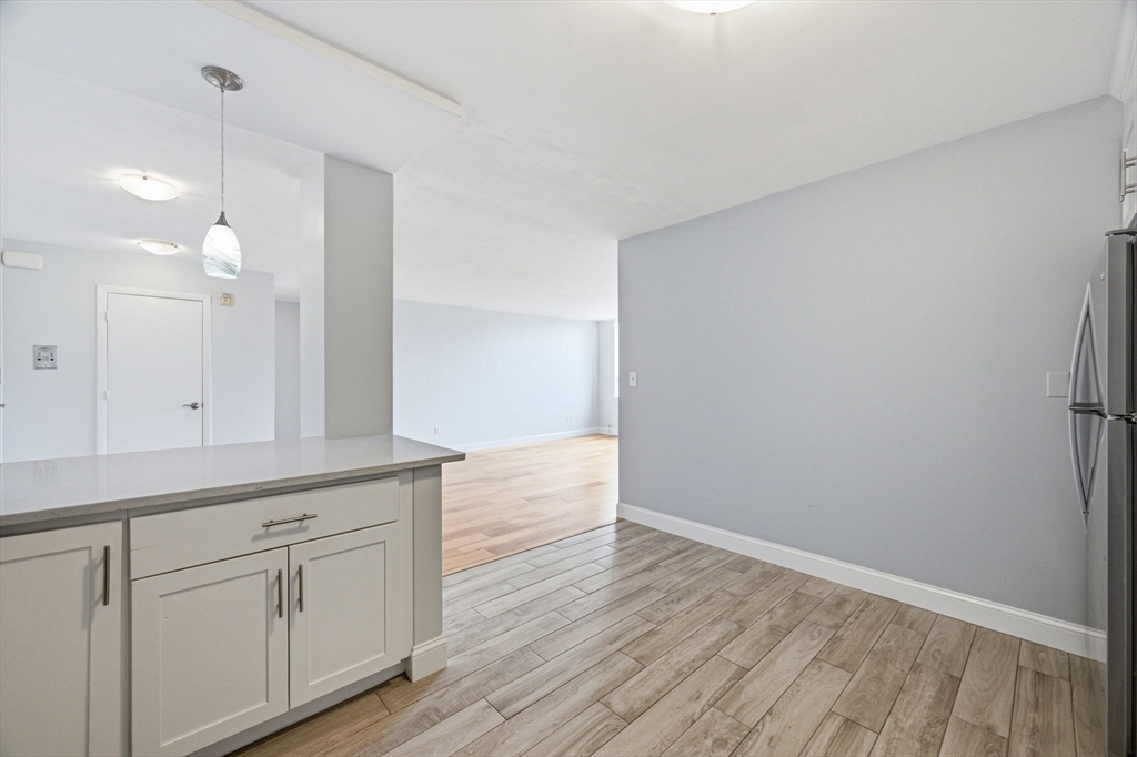 20 Hammond Pond Pkwy # 506 Property Photo 18