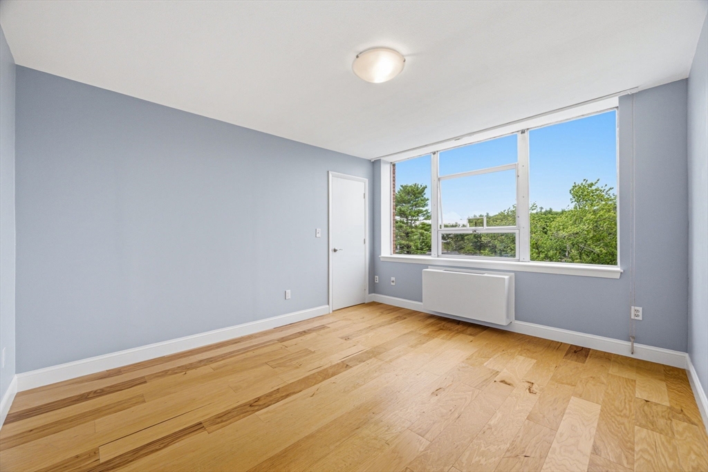 20 Hammond Pond Pkwy # 506 Property Photo 22