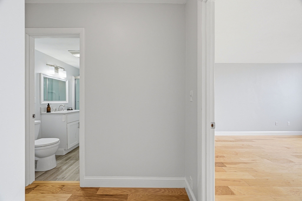 20 Hammond Pond Pkwy # 506 Property Photo 24