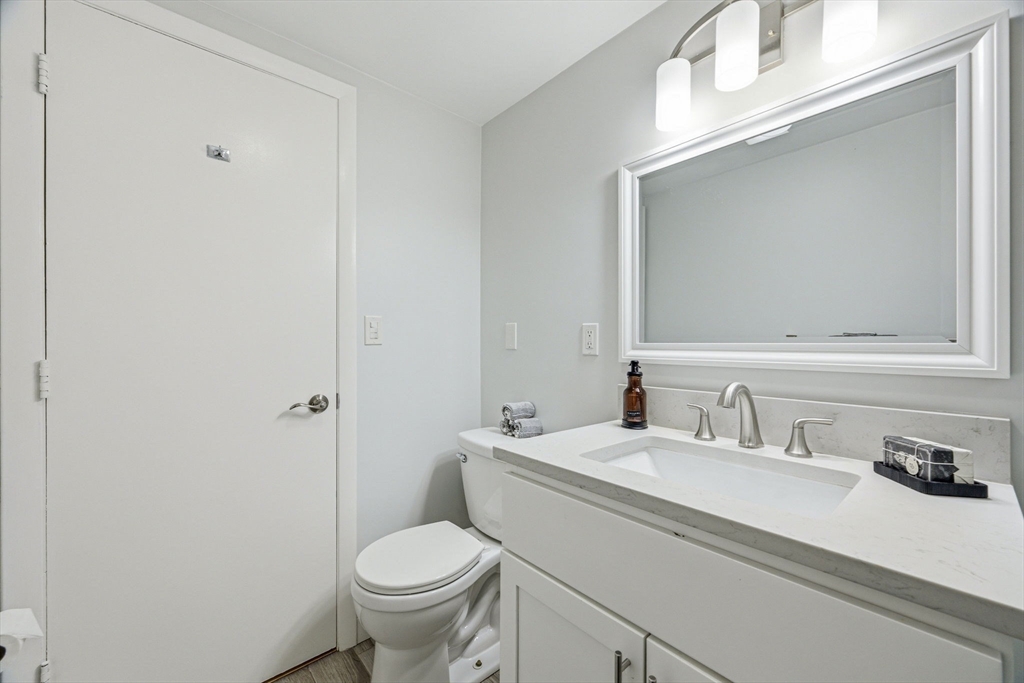 20 Hammond Pond Pkwy # 506 Property Photo 27