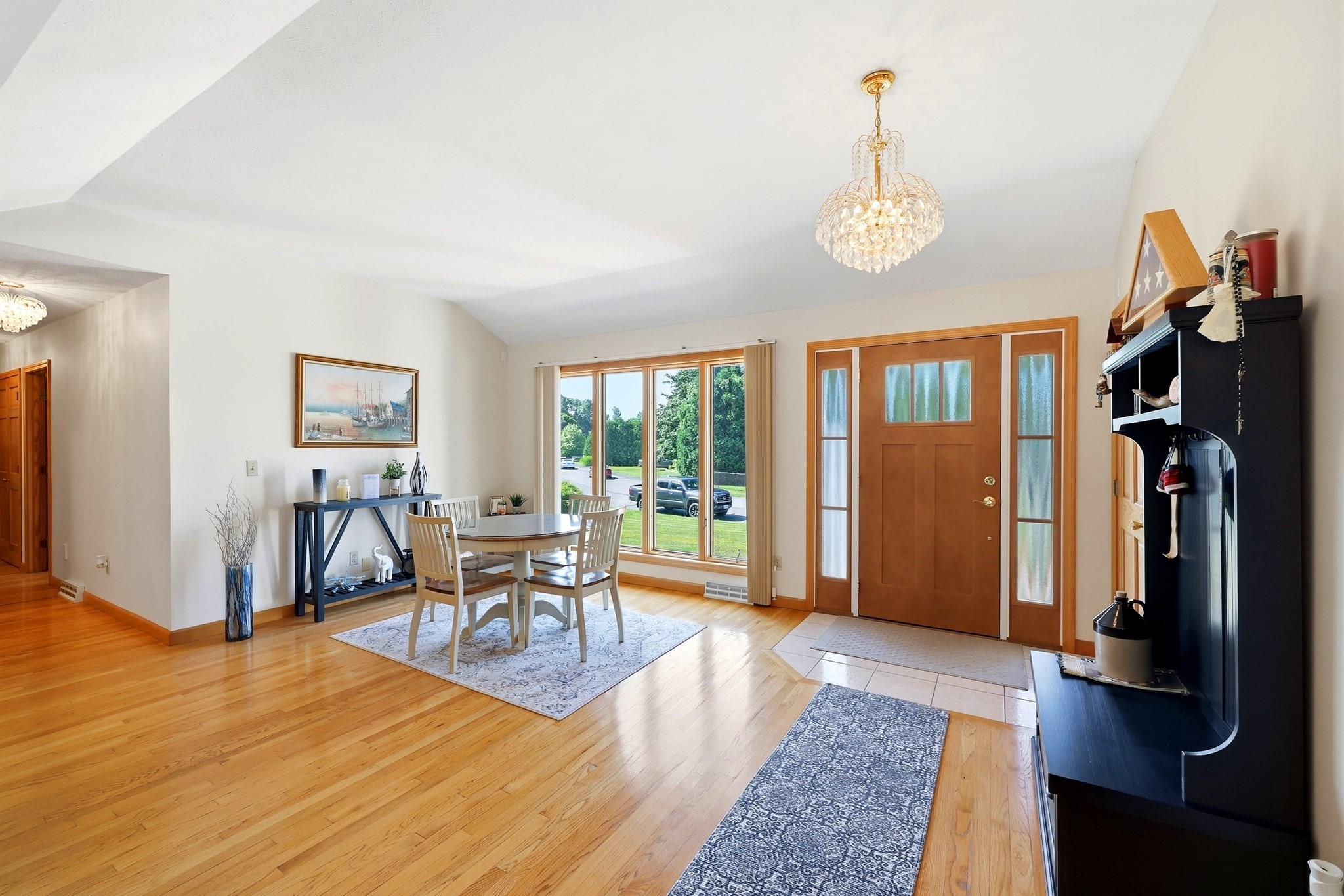 142 Oak Knoll Cir Property Photo 3