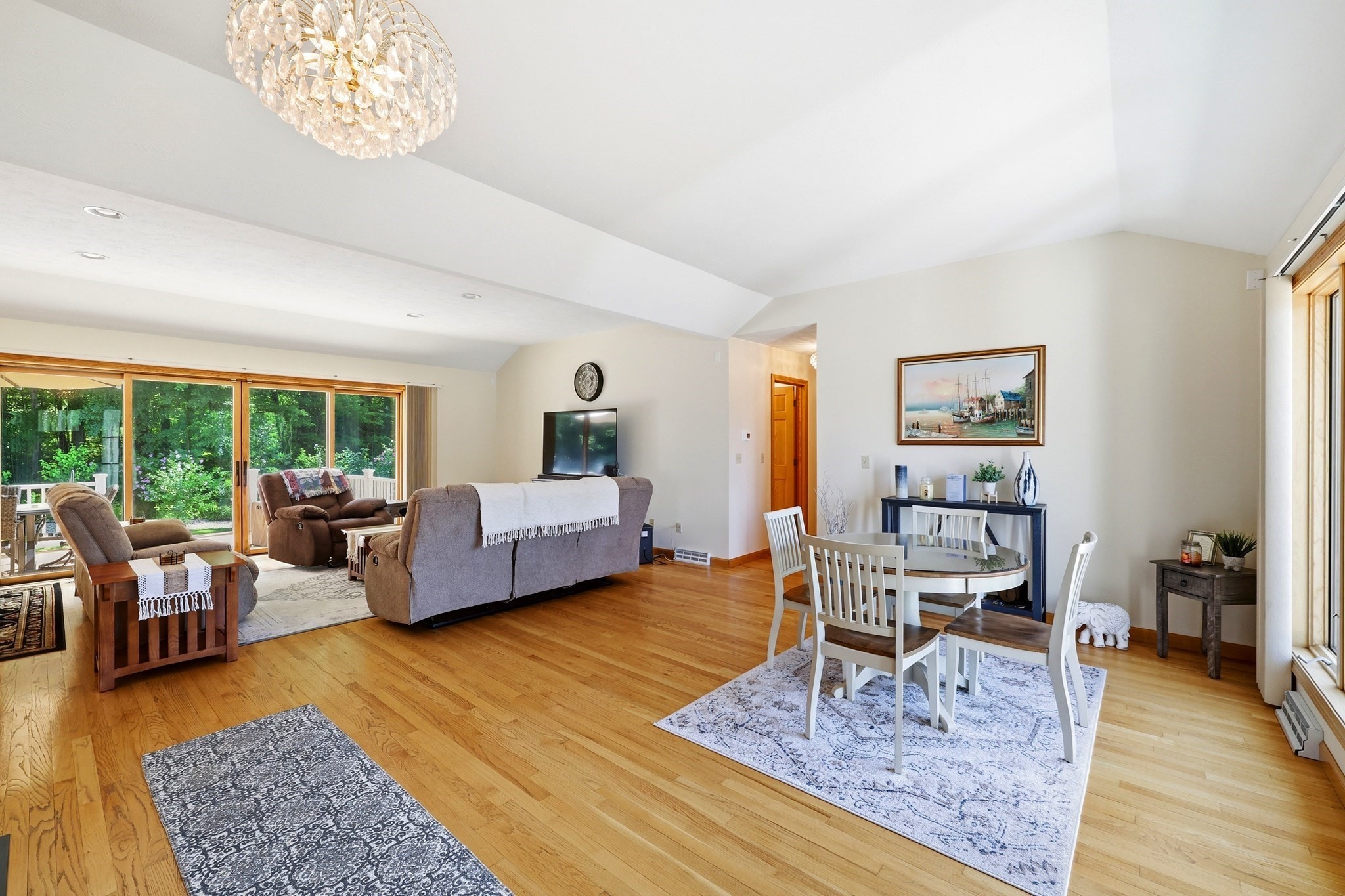 142 Oak Knoll Cir Property Photo 4