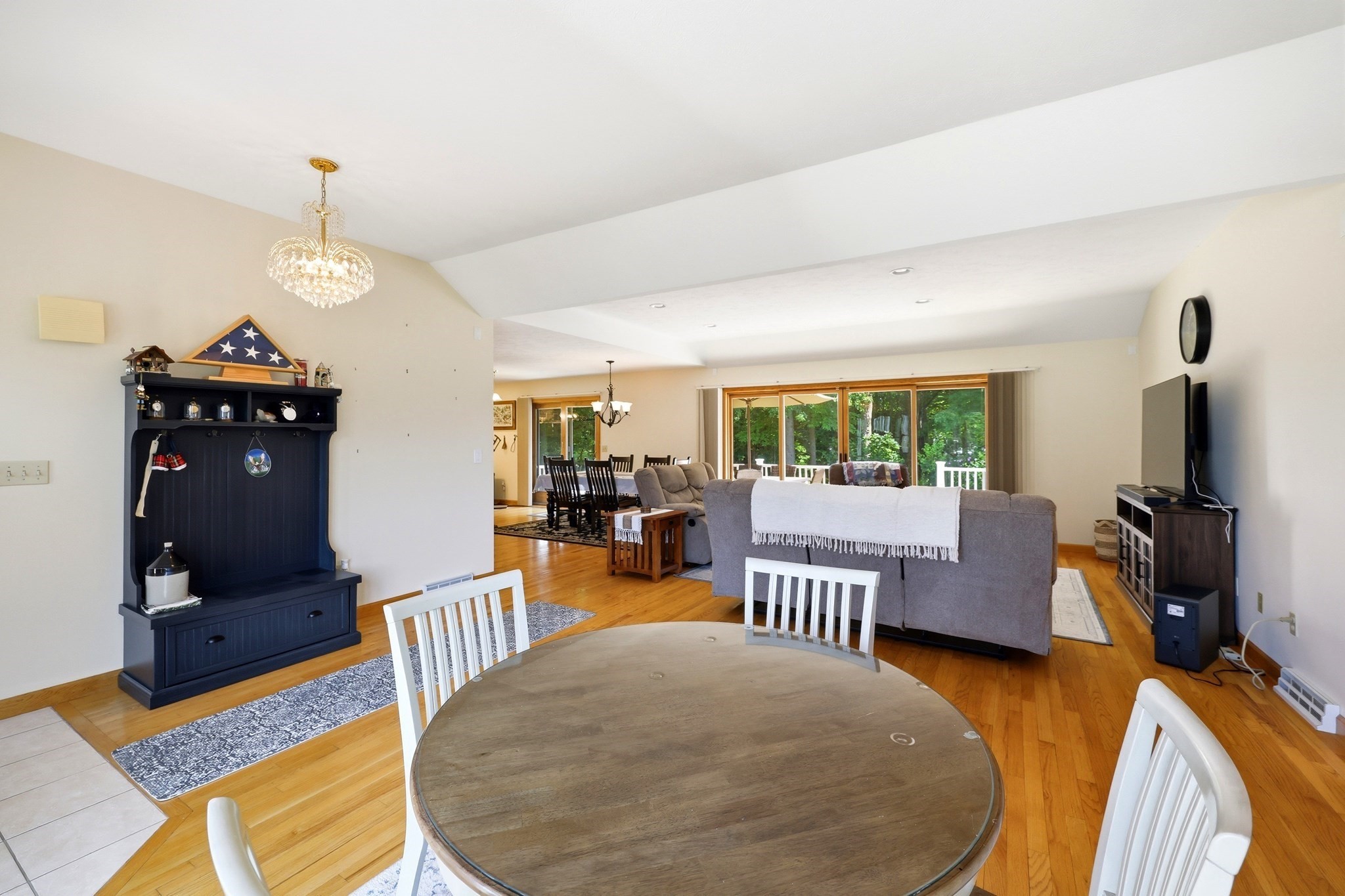 142 Oak Knoll Cir Property Photo 6