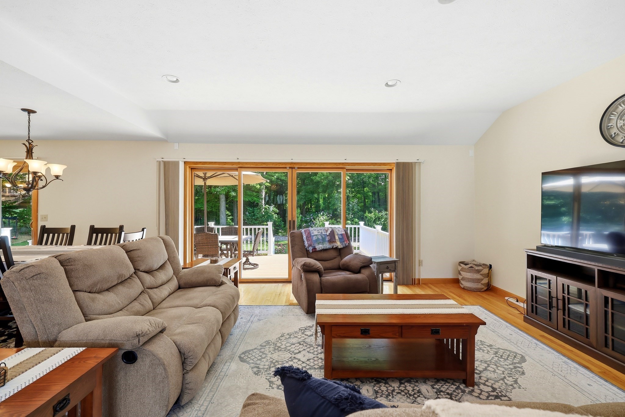 142 Oak Knoll Cir Property Photo 7