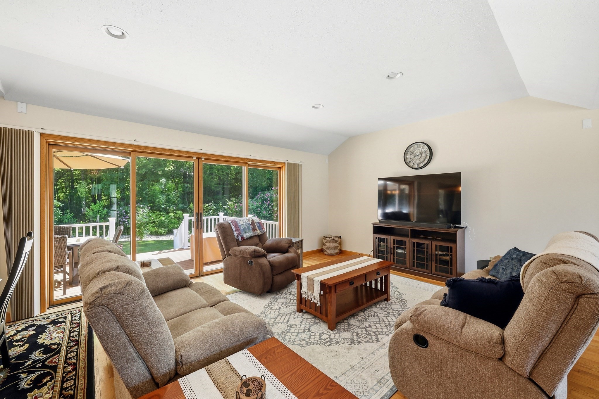 142 Oak Knoll Cir Property Photo 8