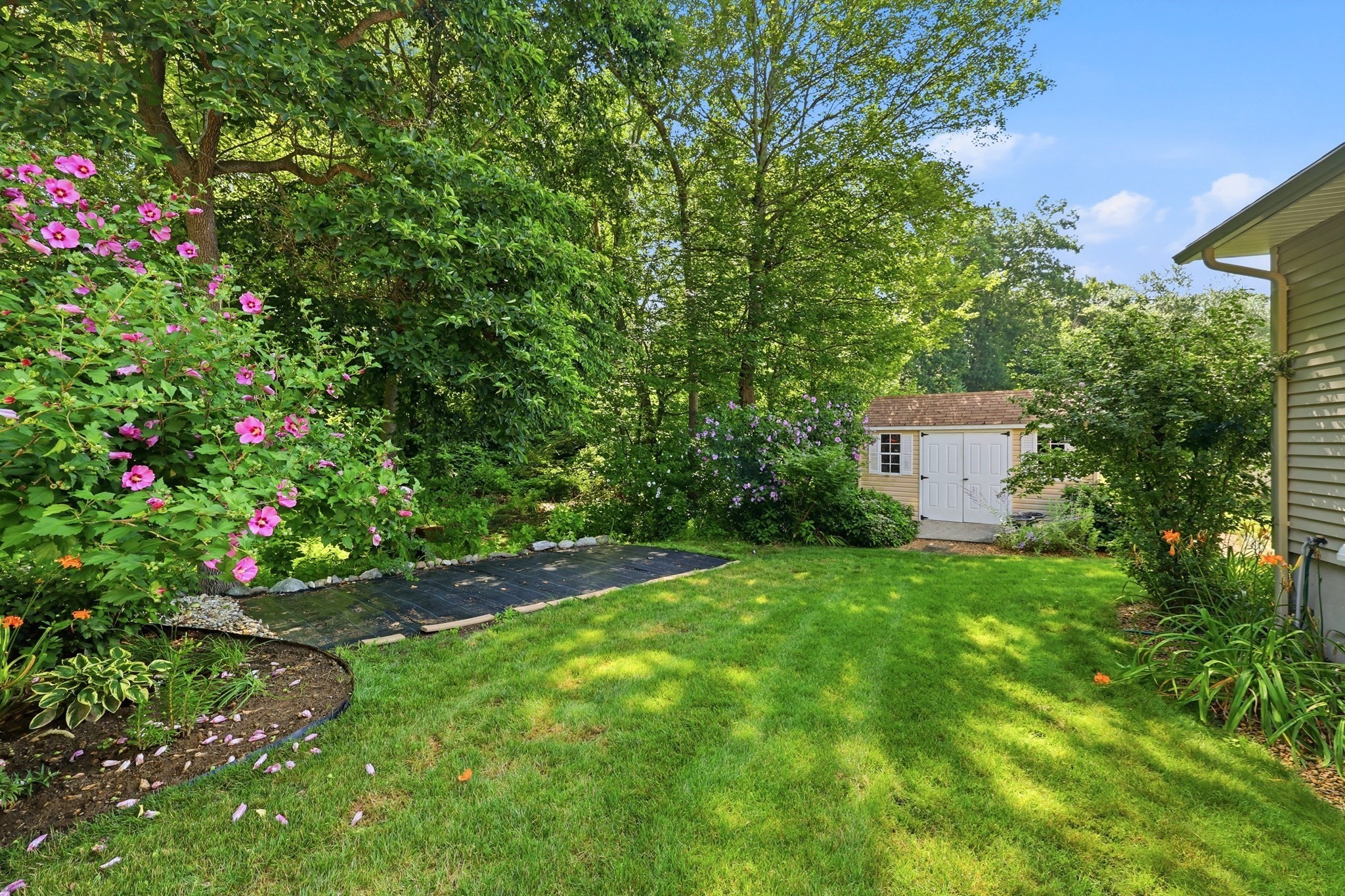 142 Oak Knoll Cir Property Photo 32