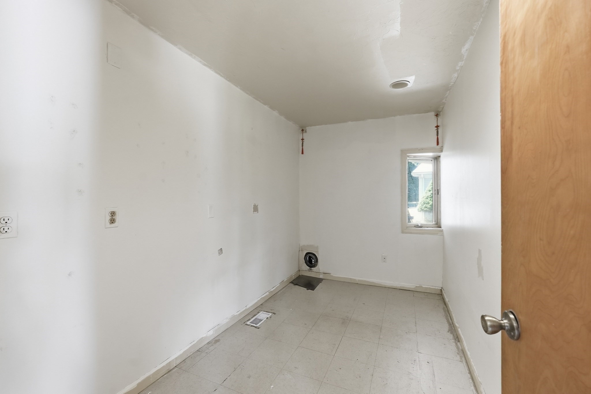 150-152 West Main Street Property Photo 27