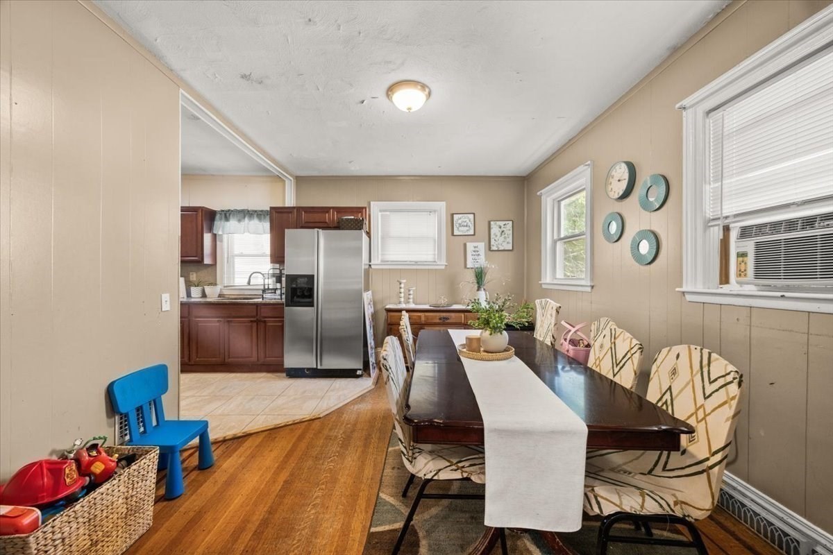 11 Sisson St Property Photo 6